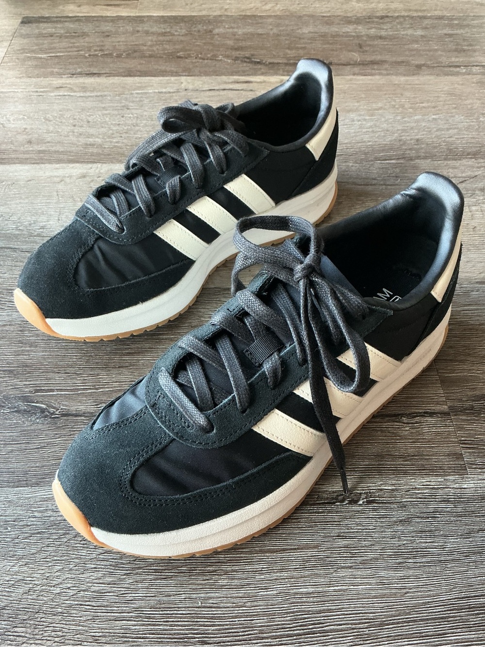 adidas Women’s Run 70s 2.0 Sneakers Size 7 Like New